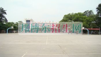 瀘縣建筑職業(yè)中專學校2016年報名條件、招生對象