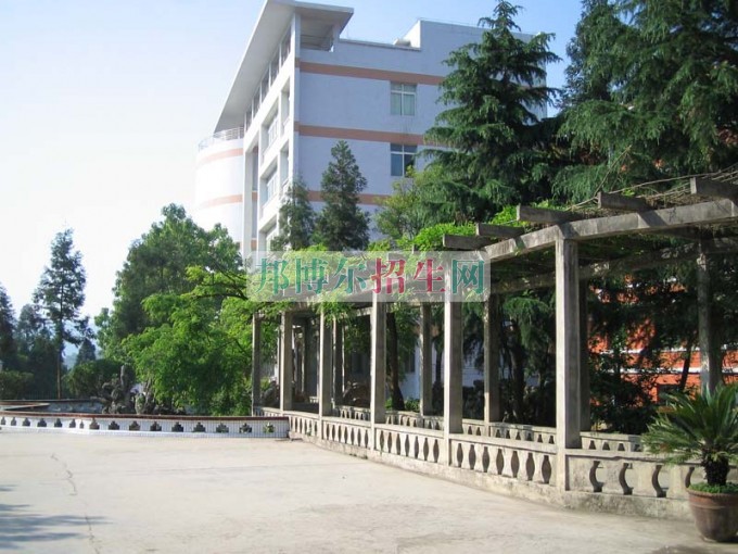 畢節(jié)地區(qū)財貿(mào)學(xué)校學(xué)費