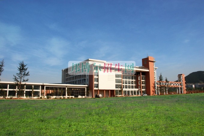 山東城市建設(shè)職業(yè)學(xué)院招生辦聯(lián)系電話(huà)