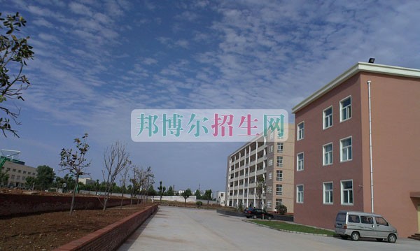 洛陽(yáng)職業(yè)技術(shù)學(xué)院招生辦聯(lián)系電話(huà)