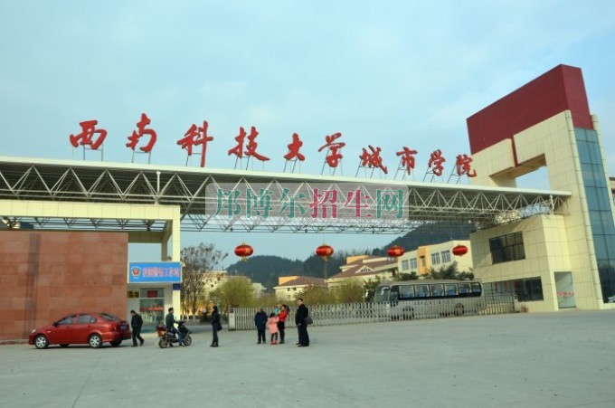 女生學計算機多媒體技術(shù)