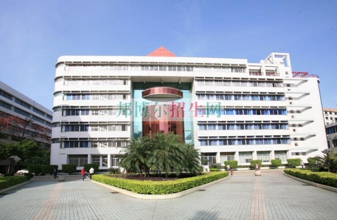 初中畢業(yè)學民航商務的學校