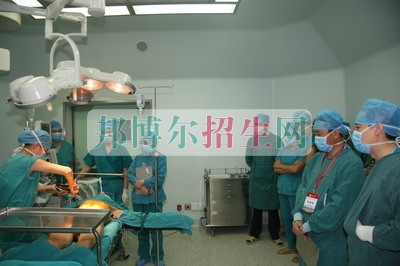  初中畢業(yè)可以學臨床醫(yī)學嗎