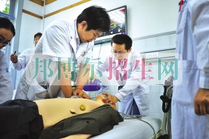  男生可以讀臨床醫(yī)學專業(yè)嗎