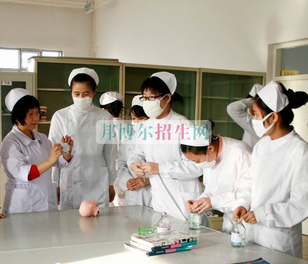 以高級(jí)護(hù)理為王牌的大專(zhuān)學(xué)校有哪些