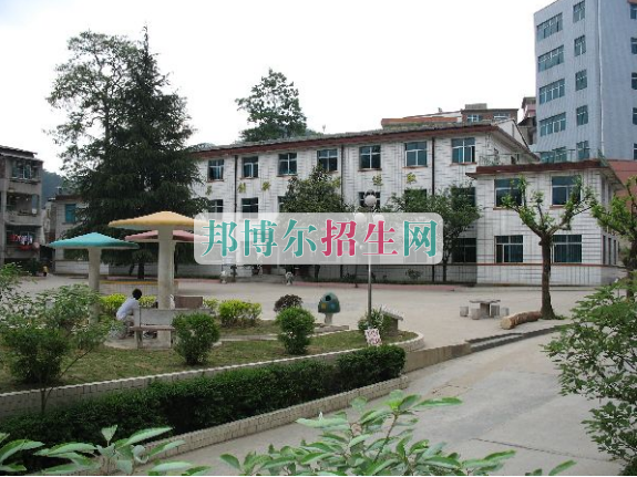 成都高中生可以讀電子商務(wù)