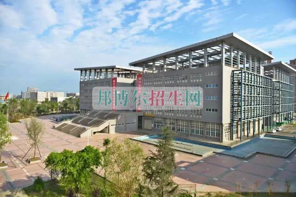 成都電子商務(wù)學校哪里好