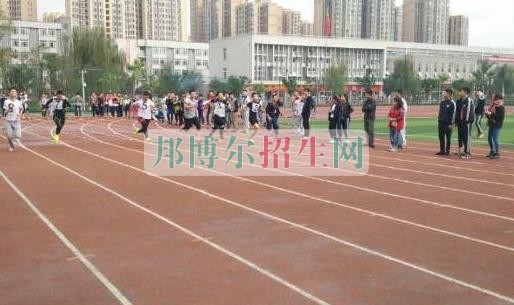 成都應用電子技術(shù)多少錢
