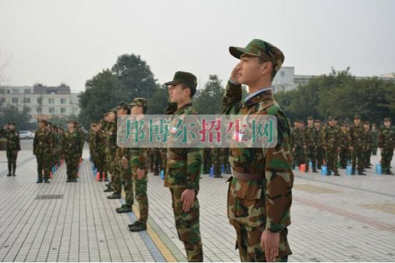 西翔航空學院九江校區(qū)舉行軍訓匯演暨開學典禮
