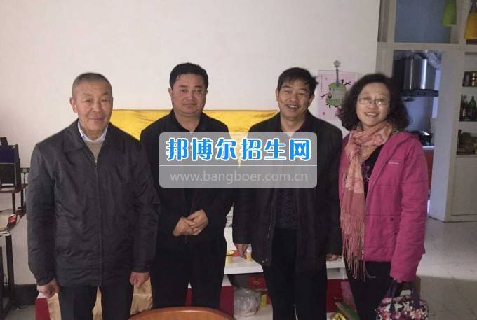 涼山民族師范學(xué)校領(lǐng)導(dǎo)新春走訪(fǎng)慰問(wèn)離退休老干部