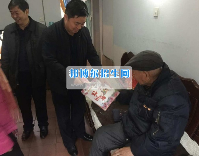 涼山民族師范學(xué)校領(lǐng)導(dǎo)新春走訪(fǎng)慰問(wèn)離退休老干部