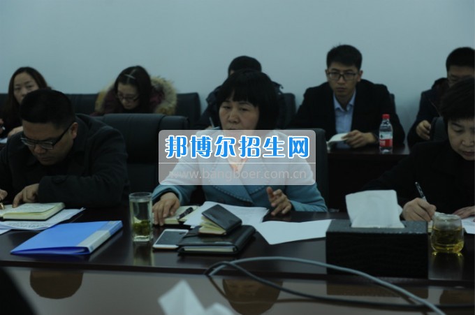重慶公共運輸職業(yè)學(xué)院召開2017年度黨委中心組（擴(kuò)大）學(xué)習(xí)會