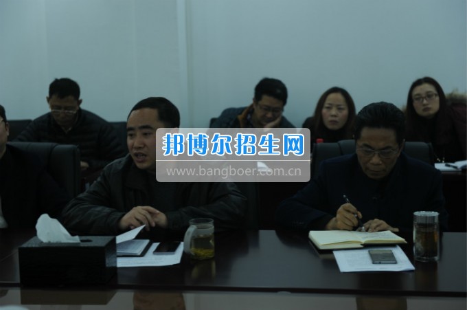 重慶公共運輸職業(yè)學(xué)院召開2017年度黨委中心組（擴(kuò)大）學(xué)習(xí)會