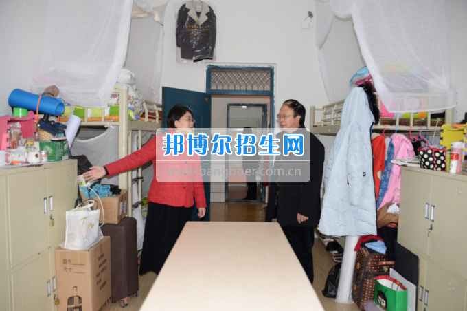 內(nèi)江市教育局檢查川南幼兒師范高等?？茖W(xué)校春季開學(xué)工作