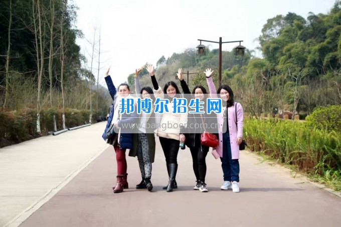 四川省樂山市第一職業(yè)高級中學(xué)春風(fēng)十里，不如你