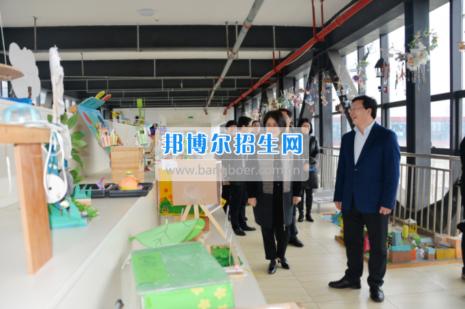 川南幼兒師范高等?？茖W(xué)校作“互聯(lián)網(wǎng)+教育”專題報(bào)告