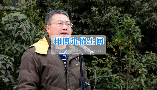 南充市建華職業(yè)中學簡短、高效的開學典禮