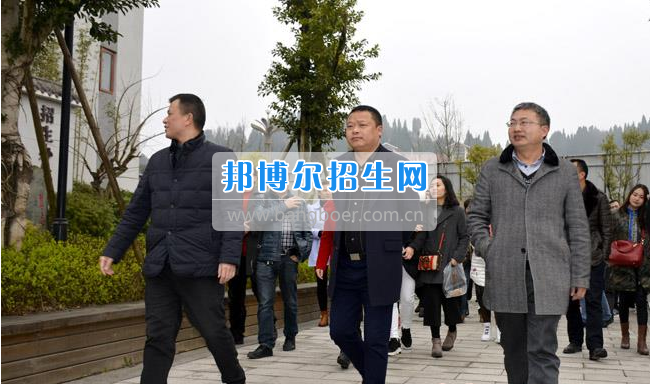 南充市建華職業(yè)中學(xué)開展“請進來，走出去”校際交流活動