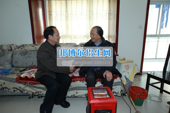 川北幼兒師范高等專科學(xué)校黨委書記張斌走訪慰問學(xué)校離退休老同志
