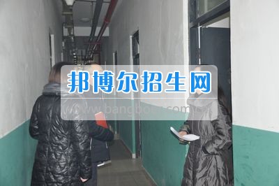 四川省什邡市職業(yè)中專學(xué)校迎接德陽(yáng)市、什邡市教育局開學(xué)工作檢查