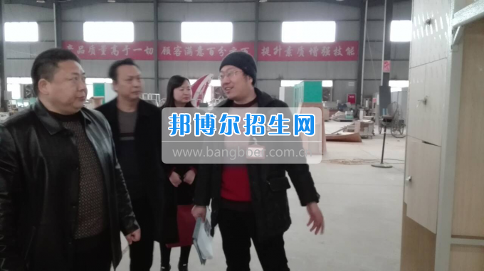 川北幼兒師范高等?？茖W(xué)校張廷鑫校長帶隊考察學(xué)生公寓設(shè)備