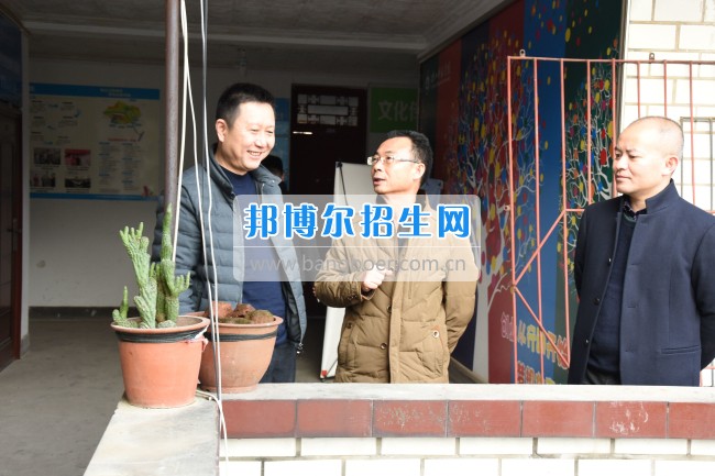 市中區(qū)領(lǐng)導(dǎo)調(diào)研樂山師范學(xué)院擬建幼兒園項目