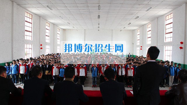 馨知心集團(tuán)、云南動(dòng)高鐵普鐵公司、上海大眾等多家單位在我校舉辦招聘會(huì)