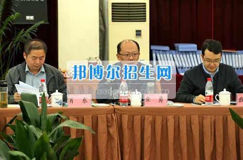 市教委年檢專家組蒞臨重慶信息技術(shù)職業(yè)學院檢查指導工作
