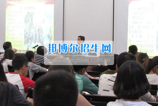 蒙秋明到興義民族師范學(xué)院作專(zhuān)題講座
