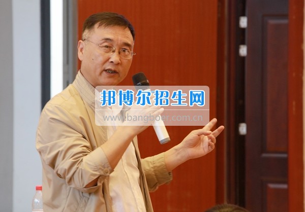 貴州商業(yè)高等專科學校舉行“協(xié)同創(chuàng)新 共謀發(fā)展——高校服務(wù)區(qū)域經(jīng)濟發(fā)展論壇”
