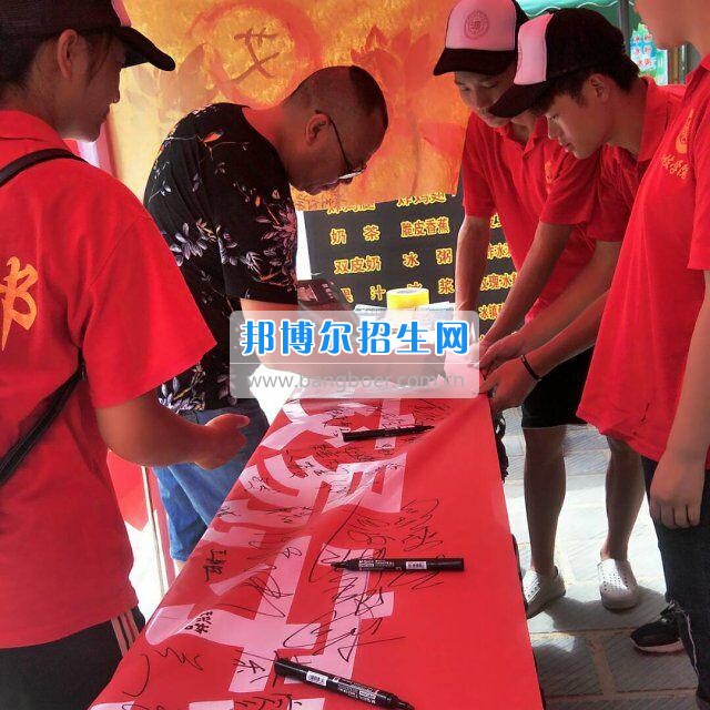 貴州大學科技學院暑期社會實踐服務團好花紅分隊深入九門村、金田村、好花紅村開展禁毒防艾宣傳
