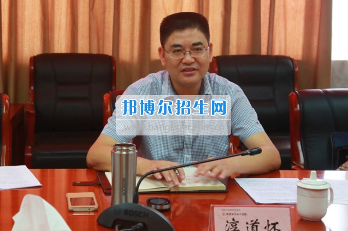 市委機構(gòu)編制委員會辦公室主任淳道懷一行來綿陽市信息科技學(xué)校開展機構(gòu)編制工作調(diào)研