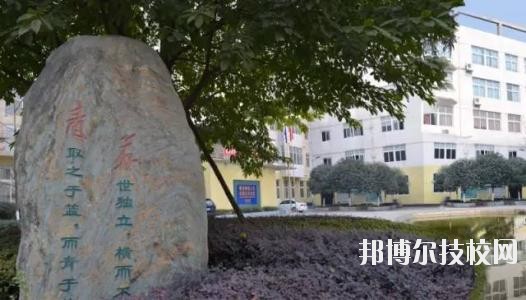 成都汽車職業(yè)技術學校2020年招生辦聯(lián)系電話