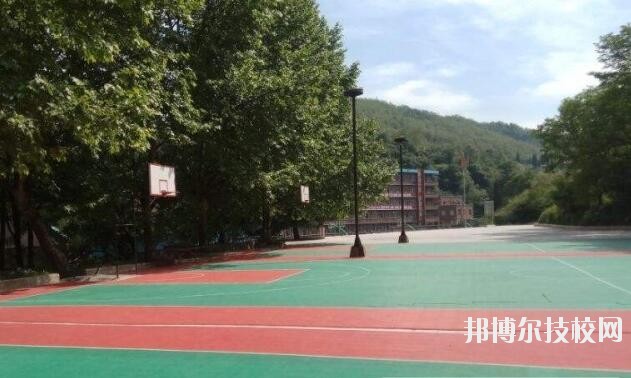 貴州現(xiàn)代經濟學校2020年學費、收費多少