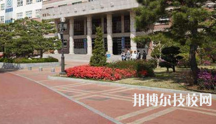 張掖市育才技工學(xué)校2020年報(bào)名條件、招生要求、招生對象