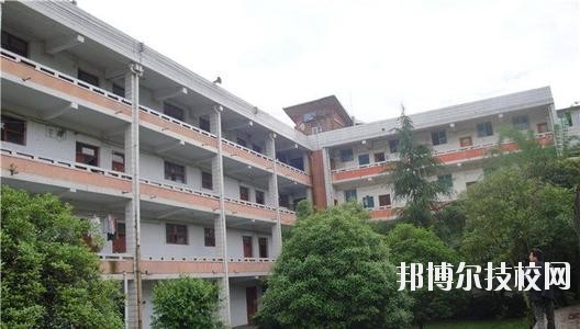 清鎮(zhèn)中等職業(yè)技術(shù)學(xué)校2020年報(bào)名條件、招生要求、招生對(duì)象