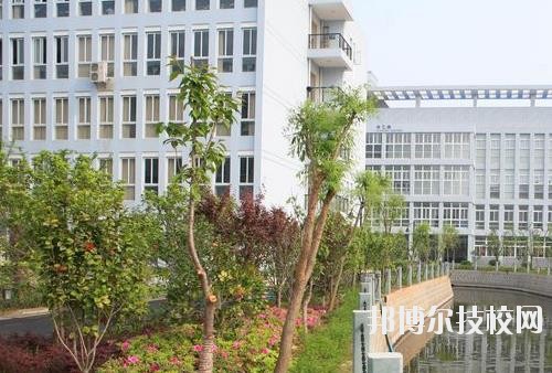 寧波經(jīng)貿(mào)學校2020年招生辦聯(lián)系電話
