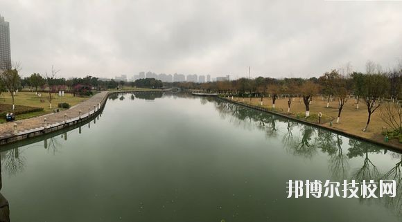 鄞州職業(yè)教育中心學(xué)校2020年學(xué)費、收費多少