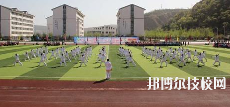 平?jīng)鰴C(jī)電工程學(xué)校2020年學(xué)費(fèi)、收費(fèi)多少