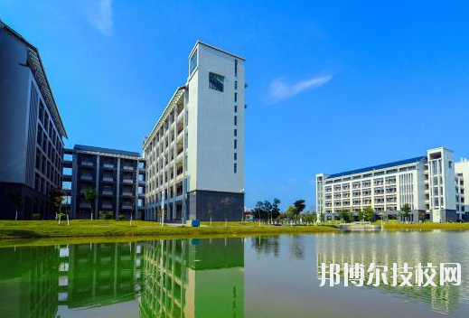 河源衛(wèi)生學(xué)校2020年報(bào)名條件、招生要求、招生對(duì)象