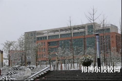 重慶榮昌職業(yè)教育中心2020年報(bào)名條件、招生要求、招生對象