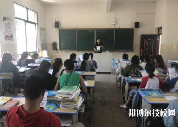 安順機(jī)械工業(yè)學(xué)校2020年報(bào)名條件、招生要求、招生對(duì)象