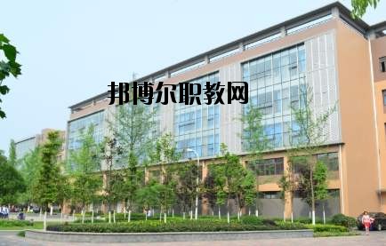 成都市恒輝技工學(xué)校2020年報(bào)名條件、招生要求、招生對(duì)象