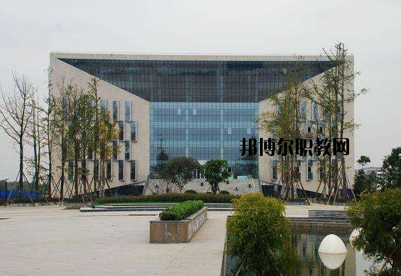 咸寧工業(yè)學(xué)校2020年招生辦聯(lián)系電話(huà)