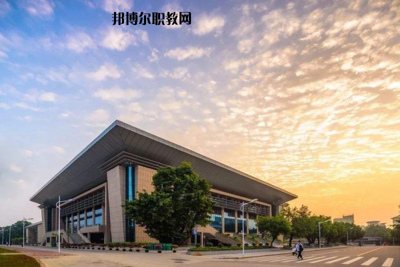 咸寧生物機(jī)電工程學(xué)校2020年報(bào)名條件、招生要求、招生對(duì)象
