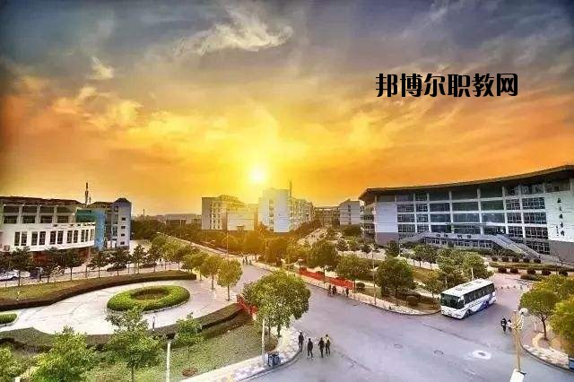 英山草盤職業(yè)中學(xué)怎么樣、好不好