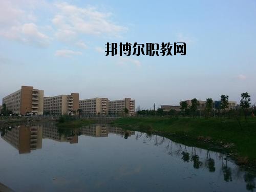 內(nèi)江鐵路機(jī)械學(xué)校2020年報(bào)名條件、招生要求、招生對(duì)象