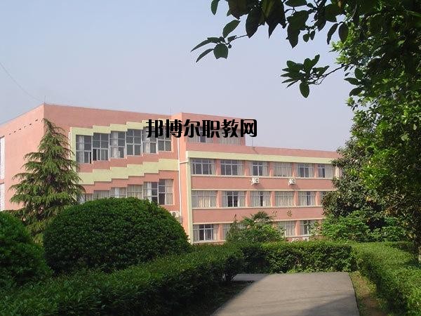 萍鄉(xiāng)電子工業(yè)學(xué)校2020年招生辦聯(lián)系電話(huà) 