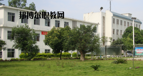 合山職業(yè)技術學校2020年報名條件、招生要求、招生對象