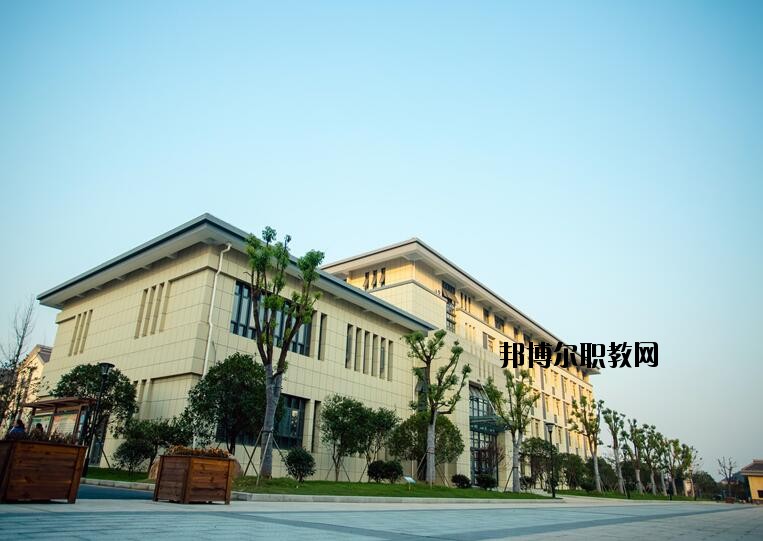龍游縣職業(yè)技術(shù)學(xué)校2020年報名條件、招生要求、招生對象